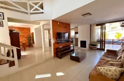 Casa com 4 quartos à venda na teodoro olavio pacheco, 21, centro, garopaba, 200 m2 por r$ 2.500.000