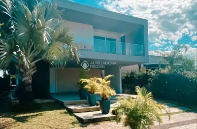 Casa em condomínio fechado com 3 quartos à venda na condominio rosa internacional, 608, grama, garopaba, 360 m2 por r$ 2.450.000