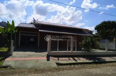 Casa com 3 quartos à venda na batista pacheco pereira, 734, centro, garopaba, 168 m2 por r$ 1.180.000