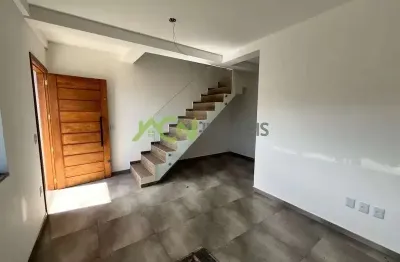 Sobrado geminado, com 96,00m² construídos, mais área de 155m² privativos no bairro bela vista