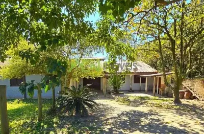 Casa na praia de imbituba, bairro alto arroio á 200 metros até a lagoa de ibiraquera