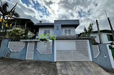 Linda casa com 178,57 m², localizada em ponto elevado com uma vista encantadora.