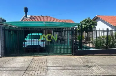 Casa à venda – 2 dormitórios, excelente pátio e espaço gourmet montado.