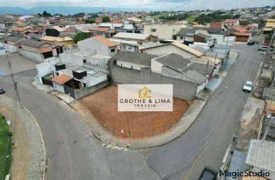 O terreno  ideal para construir a casa dos seus sonhos em um ambiente familiar e acolhedor.