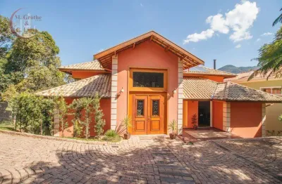 Belíssima casa no condomínio vila rica em paraisópolis - mg, com 300 m² de área construída e 780 m² de área total. imóvel aconchegante e sofisticado,