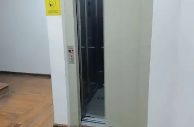 Sala comercial para alugar na Rua Roberto Simonsen, 94, Sé, São Paulo
