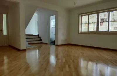 Casa com 3 quartos para alugar na Rua Antônio Bernardes de Oliveira, 211, Jardim Namba, São Paulo