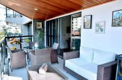 Espetacular apartamento, excelente planta, medindo 240m2, vista livre, em uma das áreas mais nobres