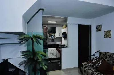 Casa dentro de condomínio em curicica; com quatro andares, sendo o último um terraço;  três quartos, dois banheiros e uma vaga . aceita financiamento.