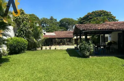 Ótima casa linear com maravilhoso e amplo quintal com lazer próprio