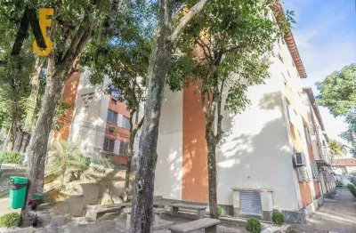 Vendo apartamento com 02 quartos, recém reformado, no pechincha