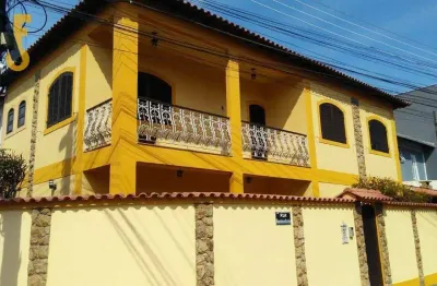 Vendo maravilhosa casa com 4 quartos e piscina, em condominio fechado na taquara