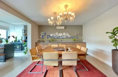 Com 253 m² de área privativa, este imóvel oferece amplo espaço para acomodar sua família com confort