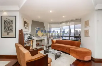 Este apartamento de 202m² oferece uma experiência única de viver, com cinco vagas de garagem e uma l