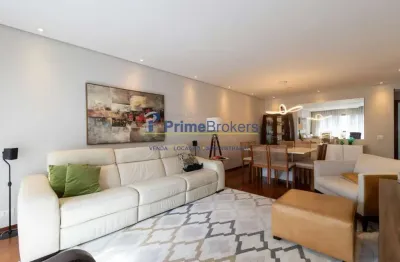 Este apartamento reformado e mobiliado oferece 180 m² de puro conforto, com uma vista panorâmica inc