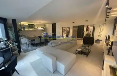 Este amplo apartamento de 247 m² na vila bela oferece 4 dormitórios, incluindo 2 suítes, além de 5 b