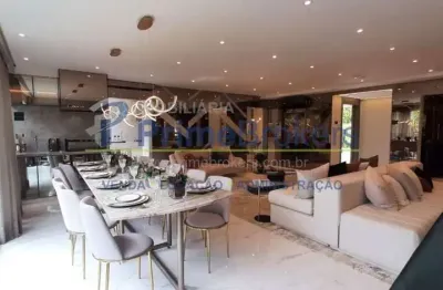 Com 162 m² de área privativa, o imóvel apresenta um ambiente amplo e arejado, ideal para quem busca