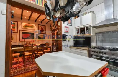 Sobrado com 422 m² 3 suítes 2 vagas entre museu do futebol e o metro sumaré sp.