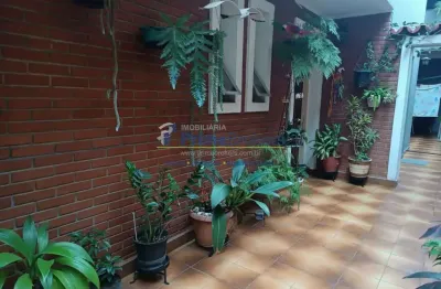 Sobrado em rua fechada com 180 m² de área construída  sacomã sp