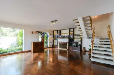 Casa, 250m² - 3 Dormitórios, 1 Suíte, 2 Vagas, Piscina e Academia Privativa - Jardim da Glória