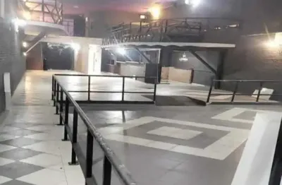 Imóvel amplo para locação na bela vista — salão com aproximadamente 550m.