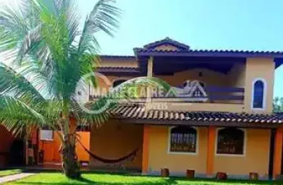 Sobrado mobiliado á venda em caraguatatuba – 2 quartos e quintal com 5 vagas de garagem.