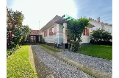 Casa no Colina Sorriso com 186m² privativos, e 3 dormitórios