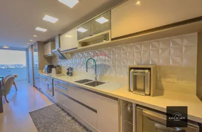 Apartamento semimobiliado, 3 dormitórios e amplo terraço com ofurô