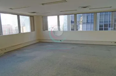 Conjunto de salas comerciais a venda no centro histórico da cidade a 4 minutos a pé do metrô são be