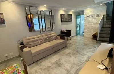 Sobrado Reformado e Planejado com 3 Dormitórios à Venda na Vila Tupi!