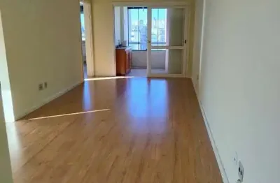 Apartamento 2 quartos, sacada com churrasqueira e  garagem no bairro cidade baix