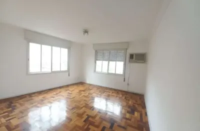 Alugue excelente apartamento com 2 quartos e garagem na cidade baixa!