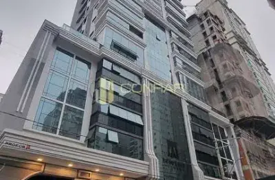 Apartamento com 3 quartos à venda na Rua 236, 400, Meia Praia, Itapema