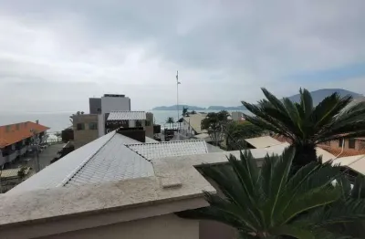 Cobertura duplex com 3 dormitórios a poucos passos da praia de bombinhas