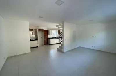 Sobrado novo e semimobiliado com 2 suítes e 127m² no bairro josé amândio