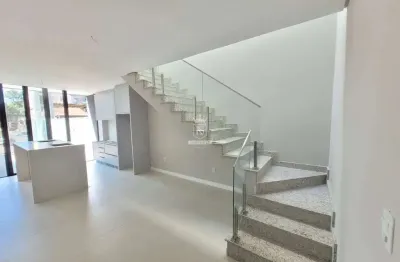 Sobrado geminado semi-mobiliado com 3 dormitórios em mariscal