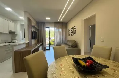 Apartamento de alto padrão com 2 suítes a 50m do mar de bombinhas