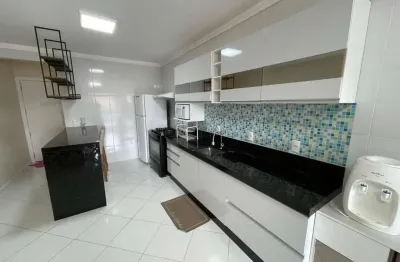 Espaçoso apartamento com 2 dormitórios no centro de bombinhas