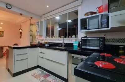 Cobertura com 3 suítes e 172m² de área total em bombinhas