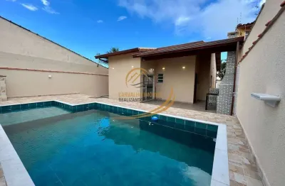 Casa isolada nova com piscina grande próximo do mar para venda em itanhaém!
