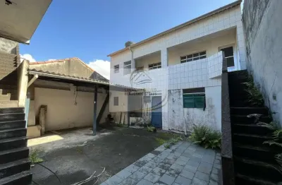 Sobrado com ponto comercial próximo ao centro para venda em itanhaém!