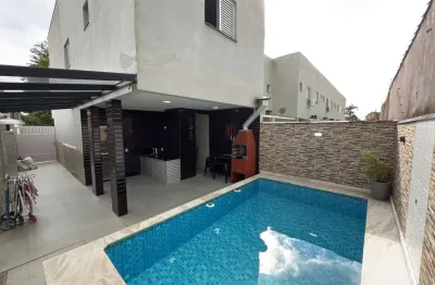 Sobrado em condomínio 03 dorm com piscina e churrasqueira individual perto do mar em itanhaém!