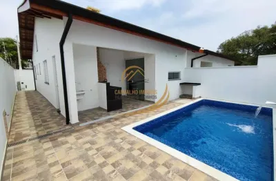 Linda casa nova próximo da praia em excelente bairro com piscina grande e churrasqueira!