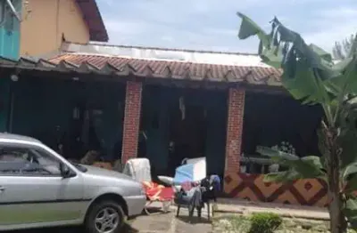 Sobrado com edicula perto do mar para venda em itanhaém!