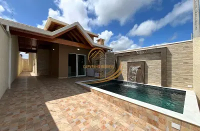 Linda casa com piscina e churrasqueira, excelente acabamento em peruíbe!