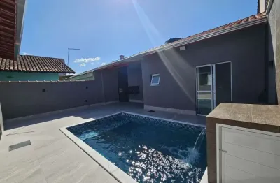 Casa isolada usada reformada com piscina e churrasqueira para venda em mongaguá!!