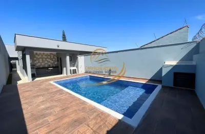 Linda casa com piscina e terreno grande lado praia em itanhaém!!