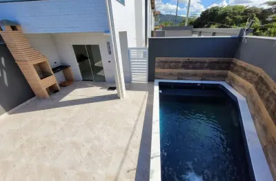 Sobrados em condomínio com piscinas individuais beira mar em itanhaém!