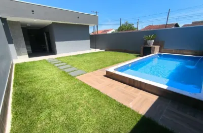 Linda casa isolada lado pista com piscina e churrasqueira em mongaguá!!