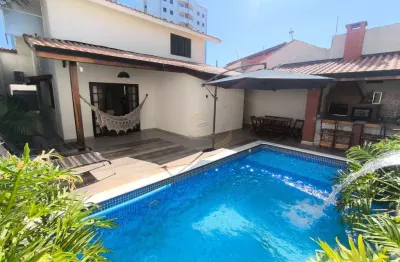 Casa isolada 20mts do mar com piscina e churrasqueira próximo ao centro de itanhaém!